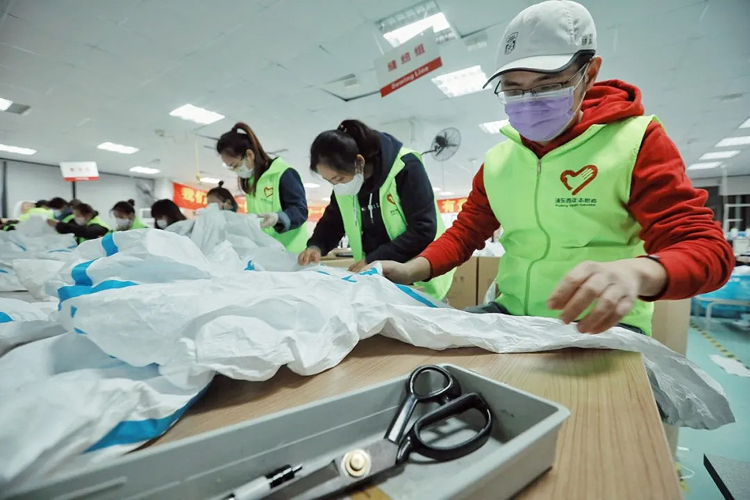 2.jpg這些“守護者”們在上海誠格干了件大事！——20天，750人次，經手近4萬件防護服！
