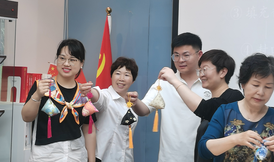 香韻端午，情滿誠格——上海誠格集團工會組織開展端午香囊制作活動
